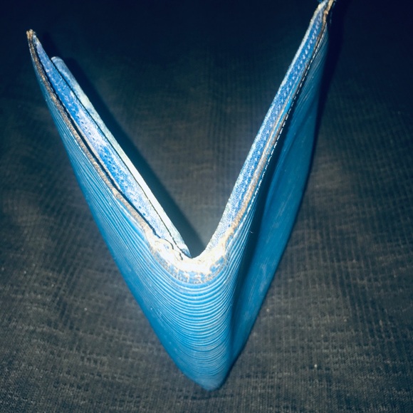 Louis Vuitton Epi Bi-Fold Wallet - Picture 3 of 8